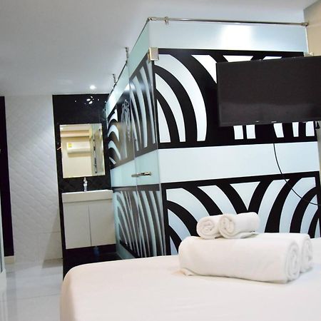 Double Five Hostel Bangkok Exterior photo