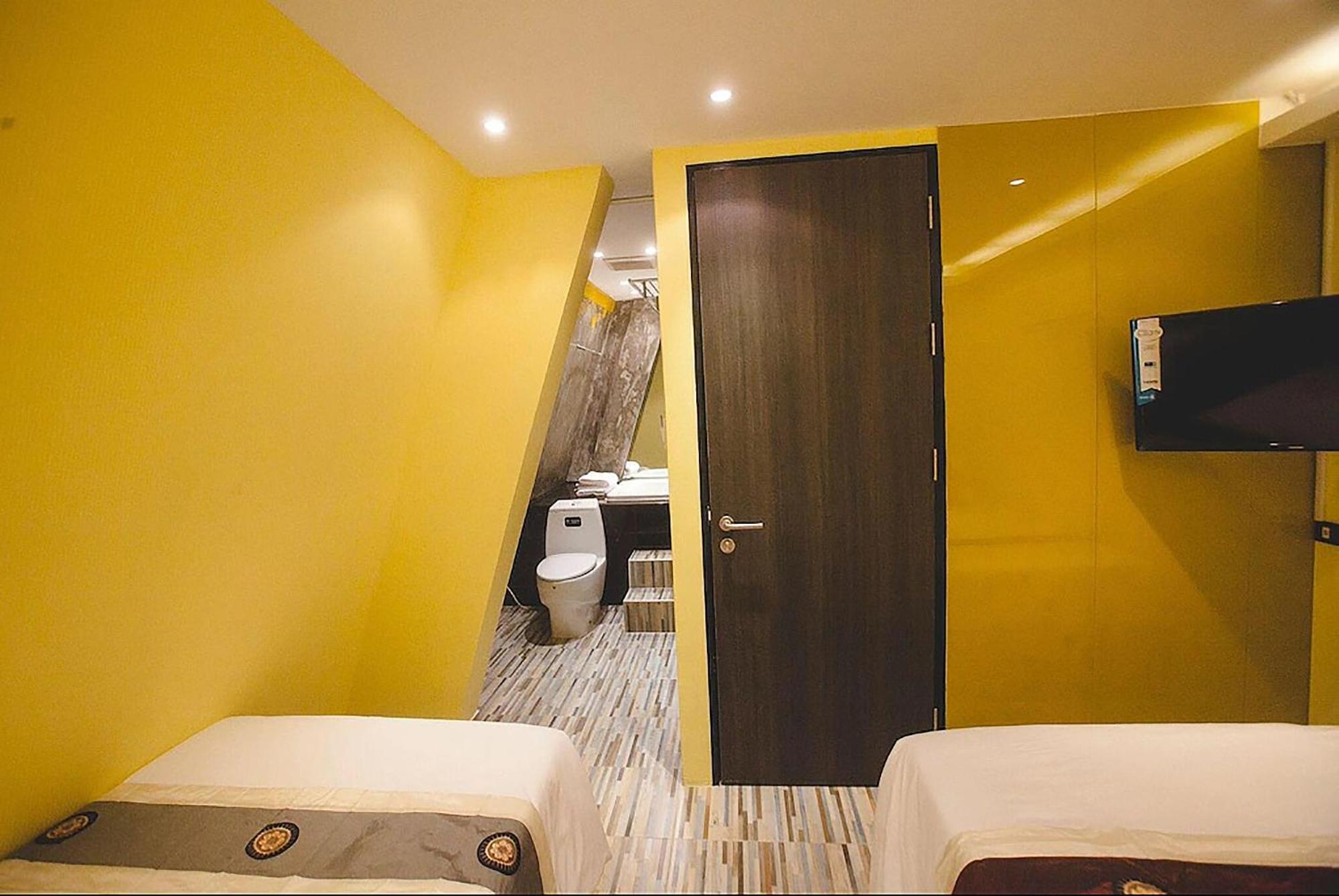 Double Five Hostel Bangkok Exterior photo
