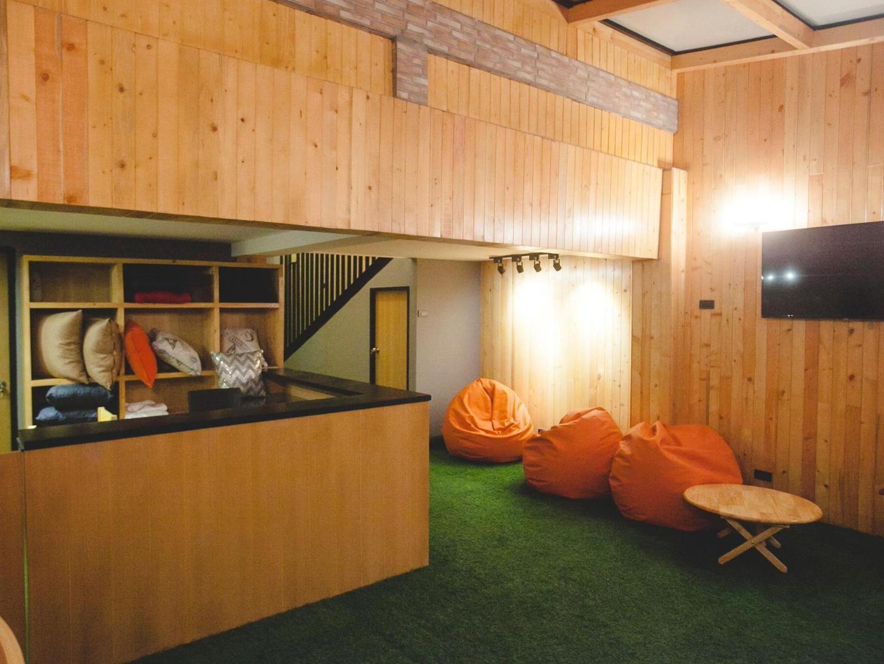 Double Five Hostel Bangkok Exterior photo
