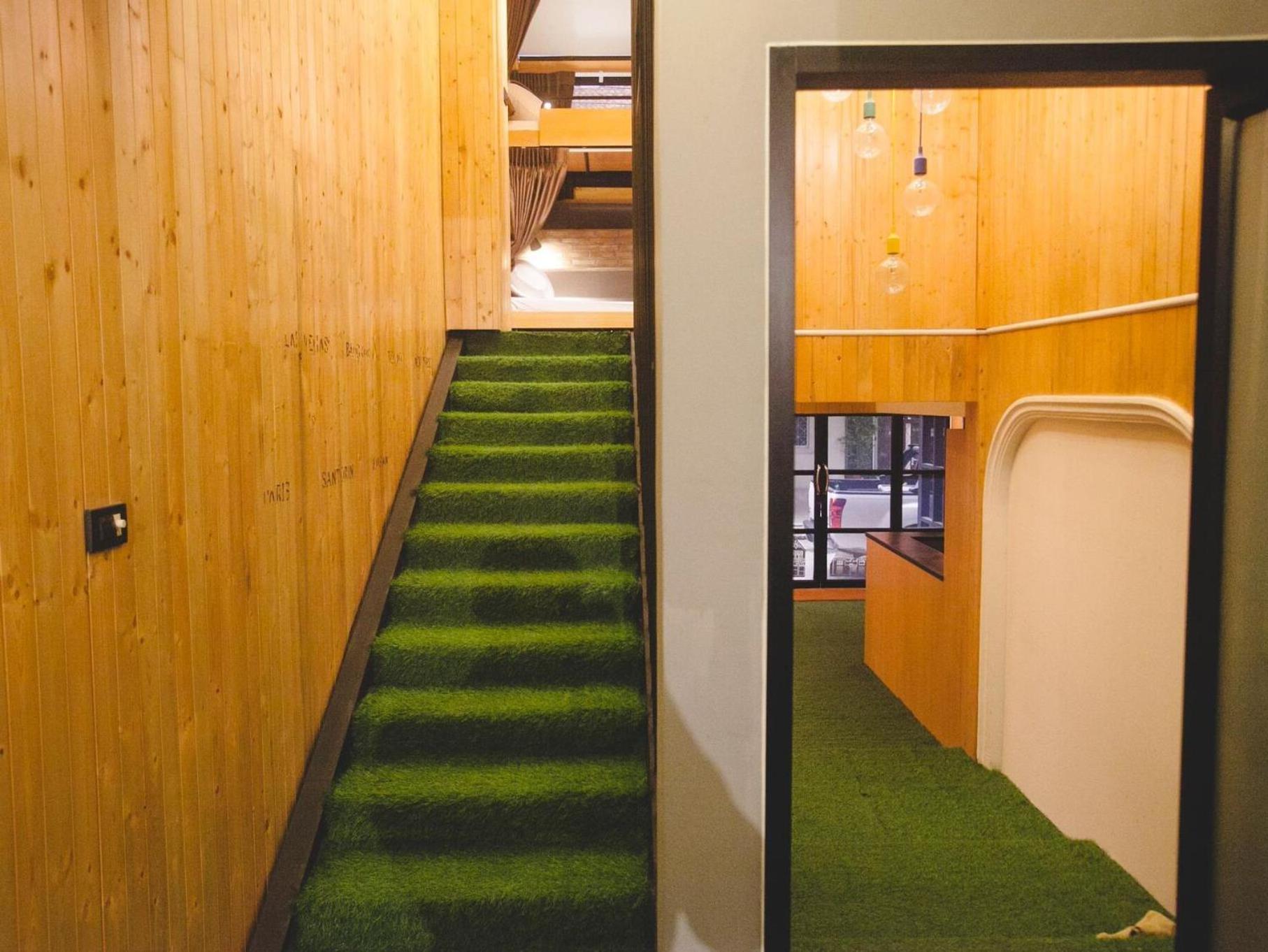 Double Five Hostel Bangkok Exterior photo
