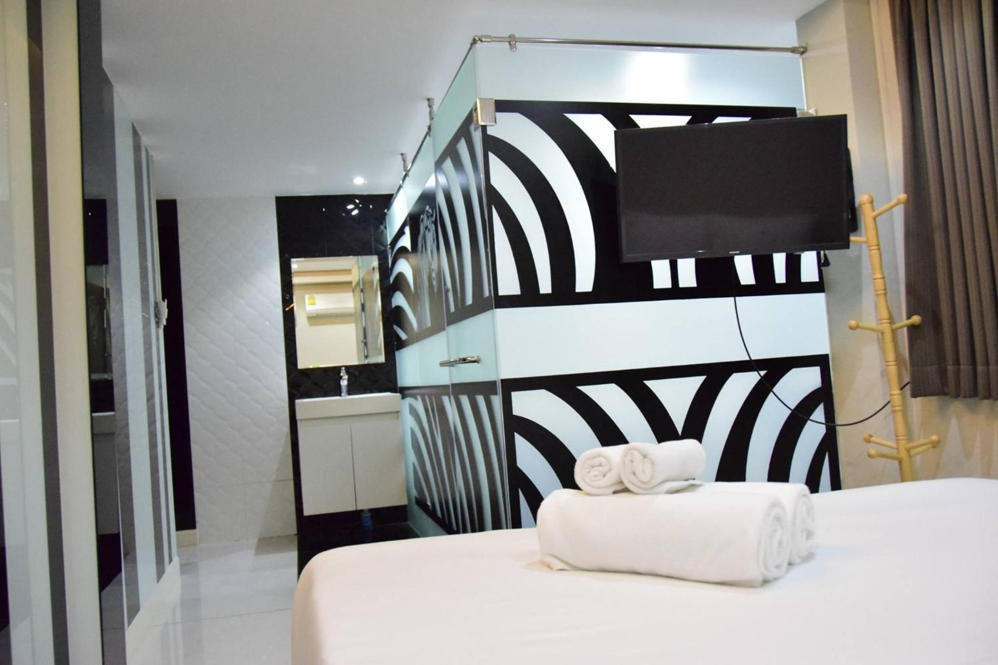 Double Five Hostel Bangkok Exterior photo