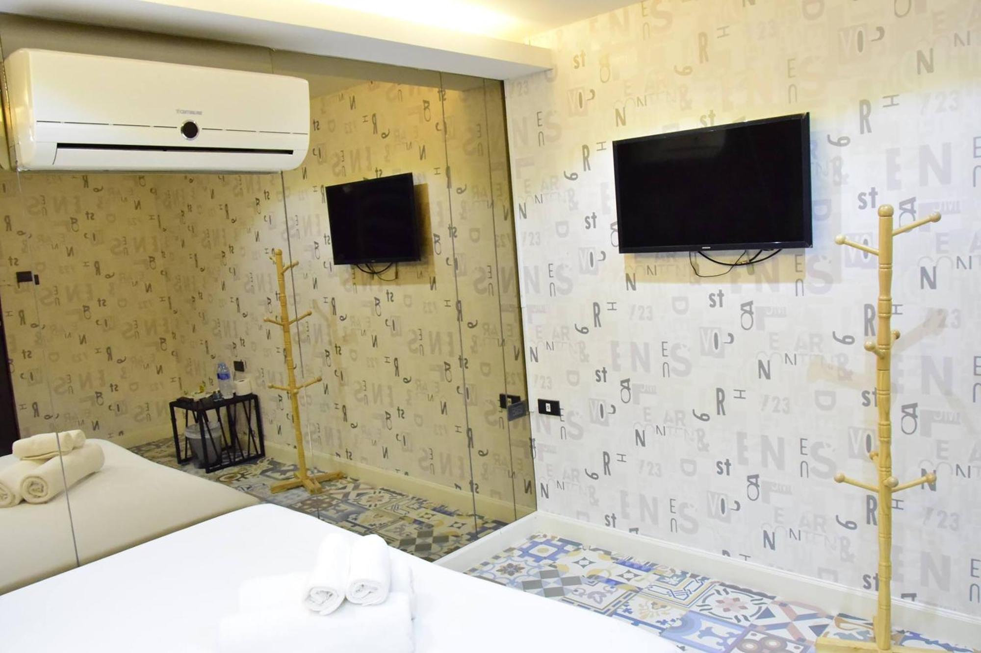 Double Five Hostel Bangkok Room photo