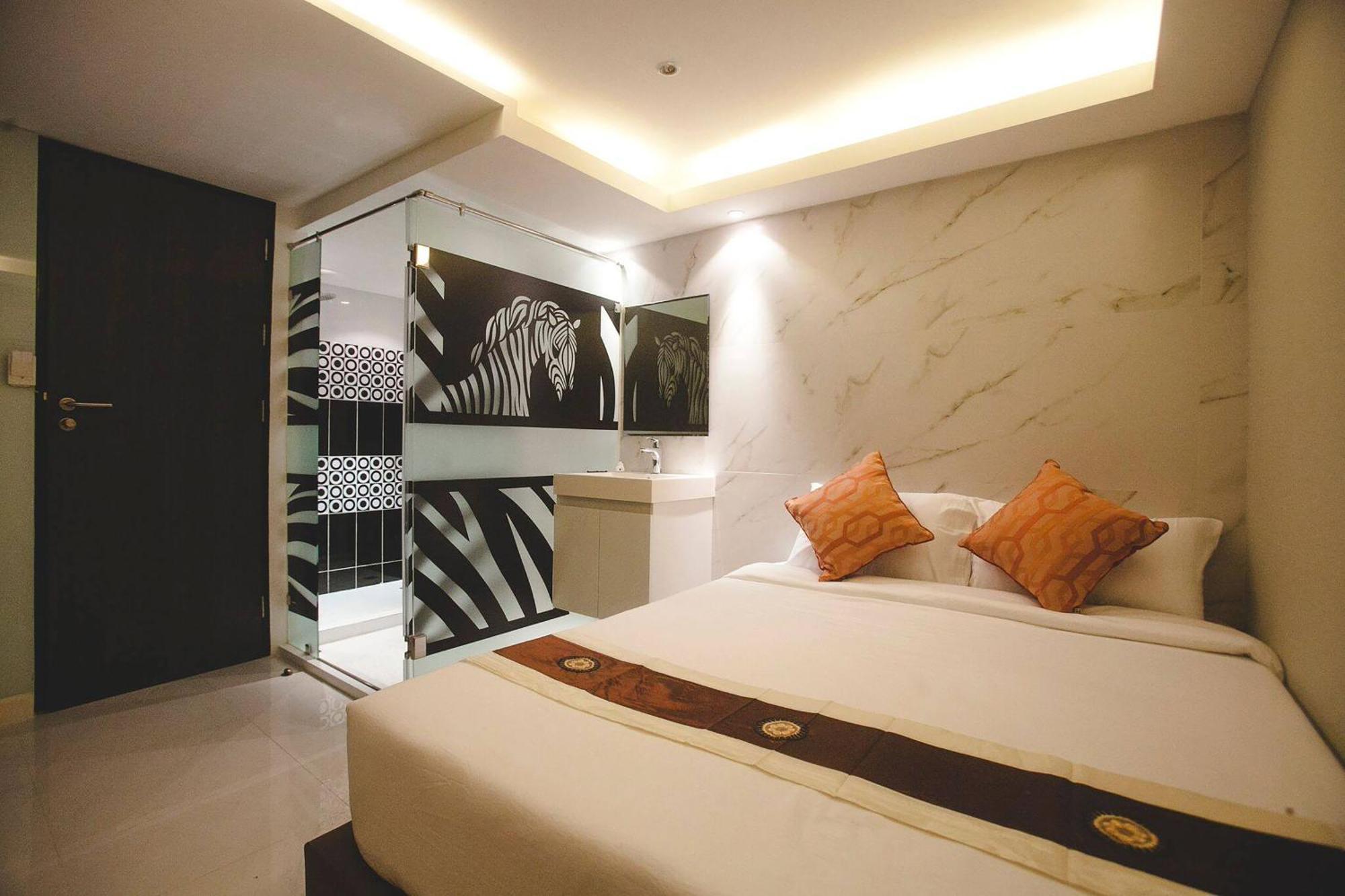 Double Five Hostel Bangkok Exterior photo