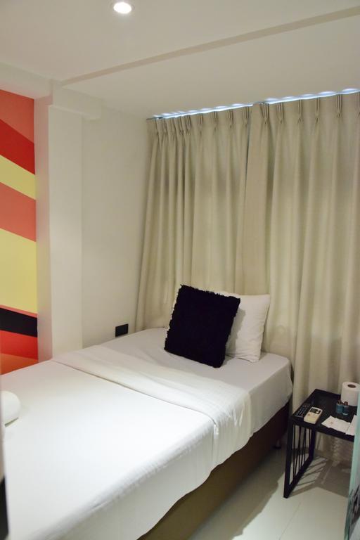Double Five Hostel Bangkok Exterior photo