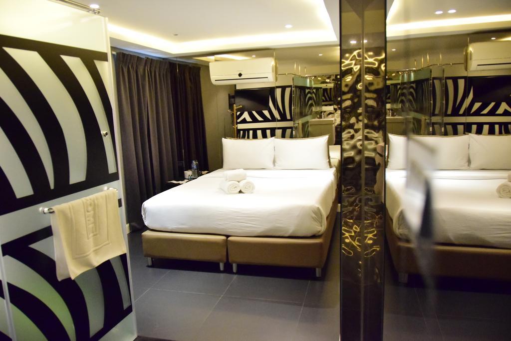 Double Five Hostel Bangkok Exterior photo