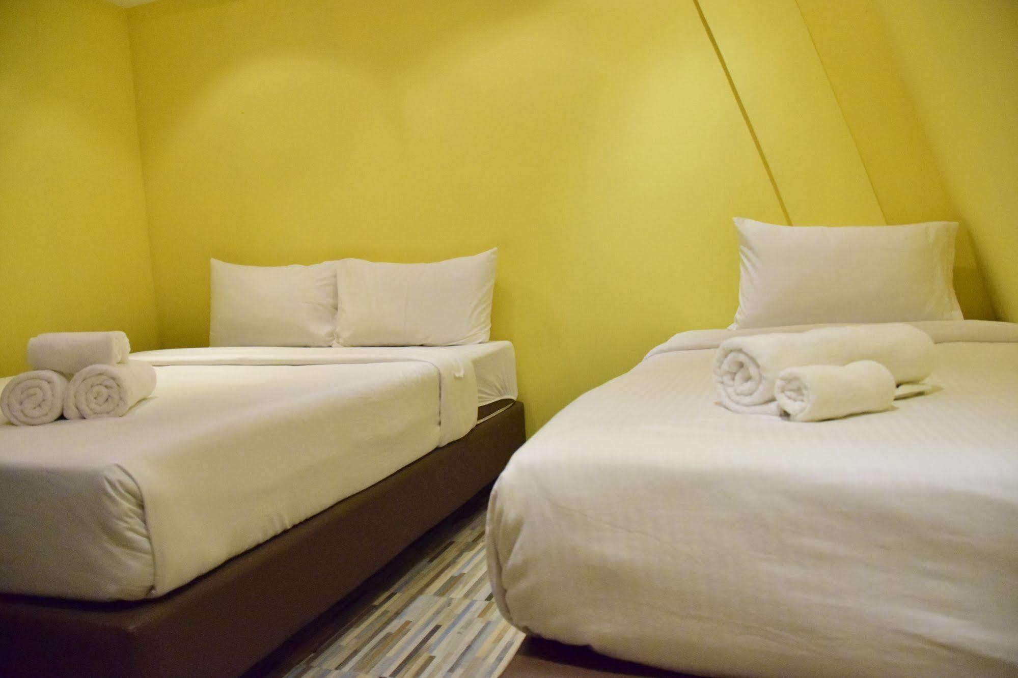 Double Five Hostel Bangkok Exterior photo