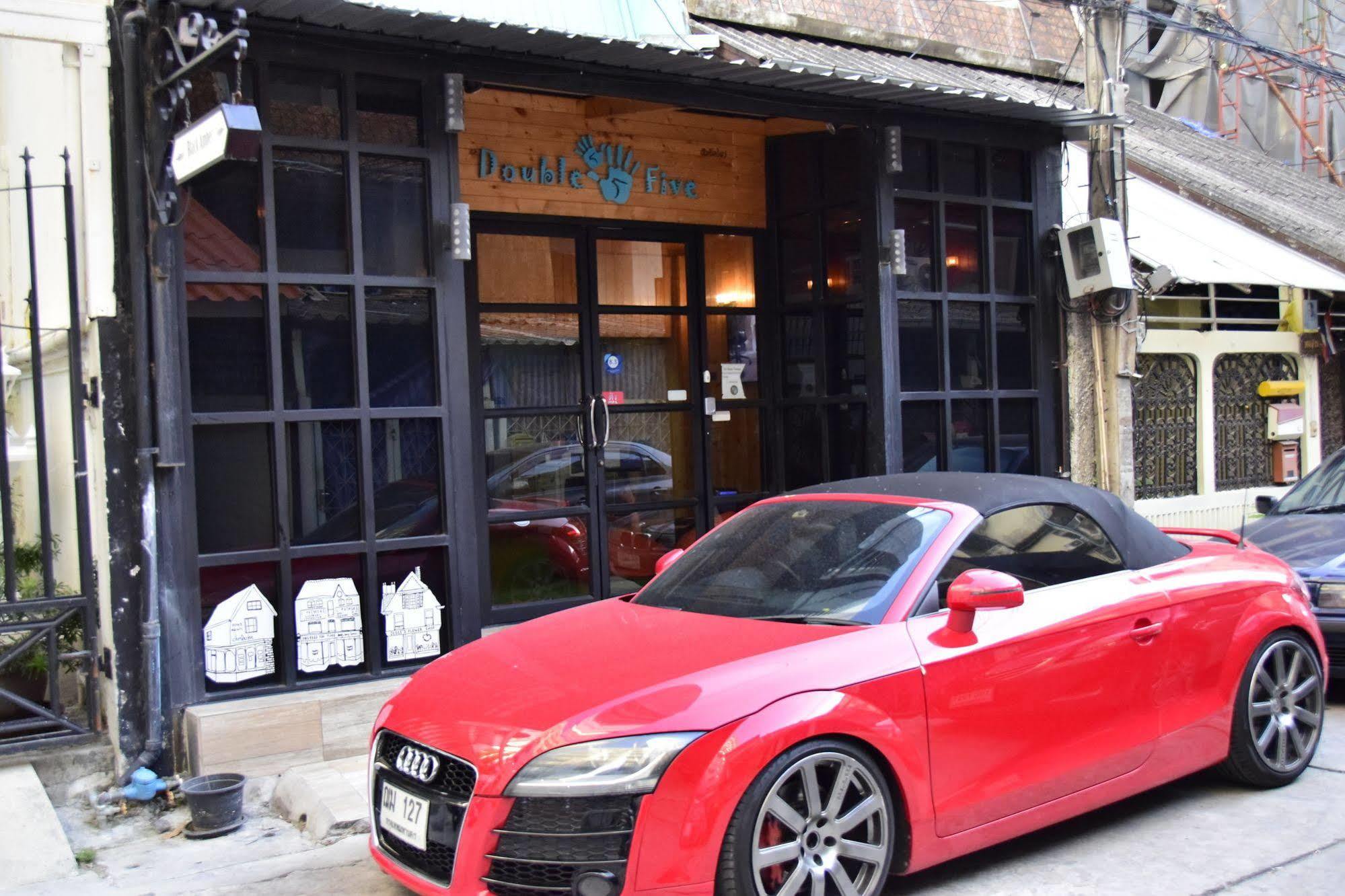 Double Five Hostel Bangkok Exterior photo