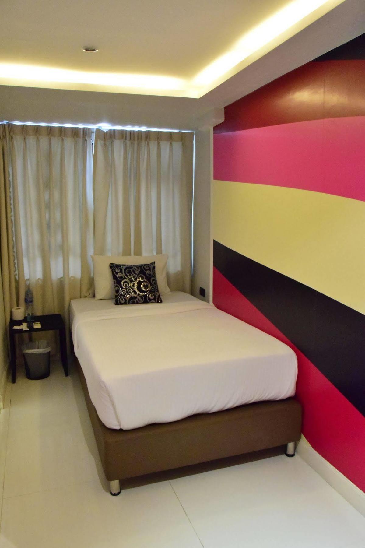 Double Five Hostel Bangkok Exterior photo