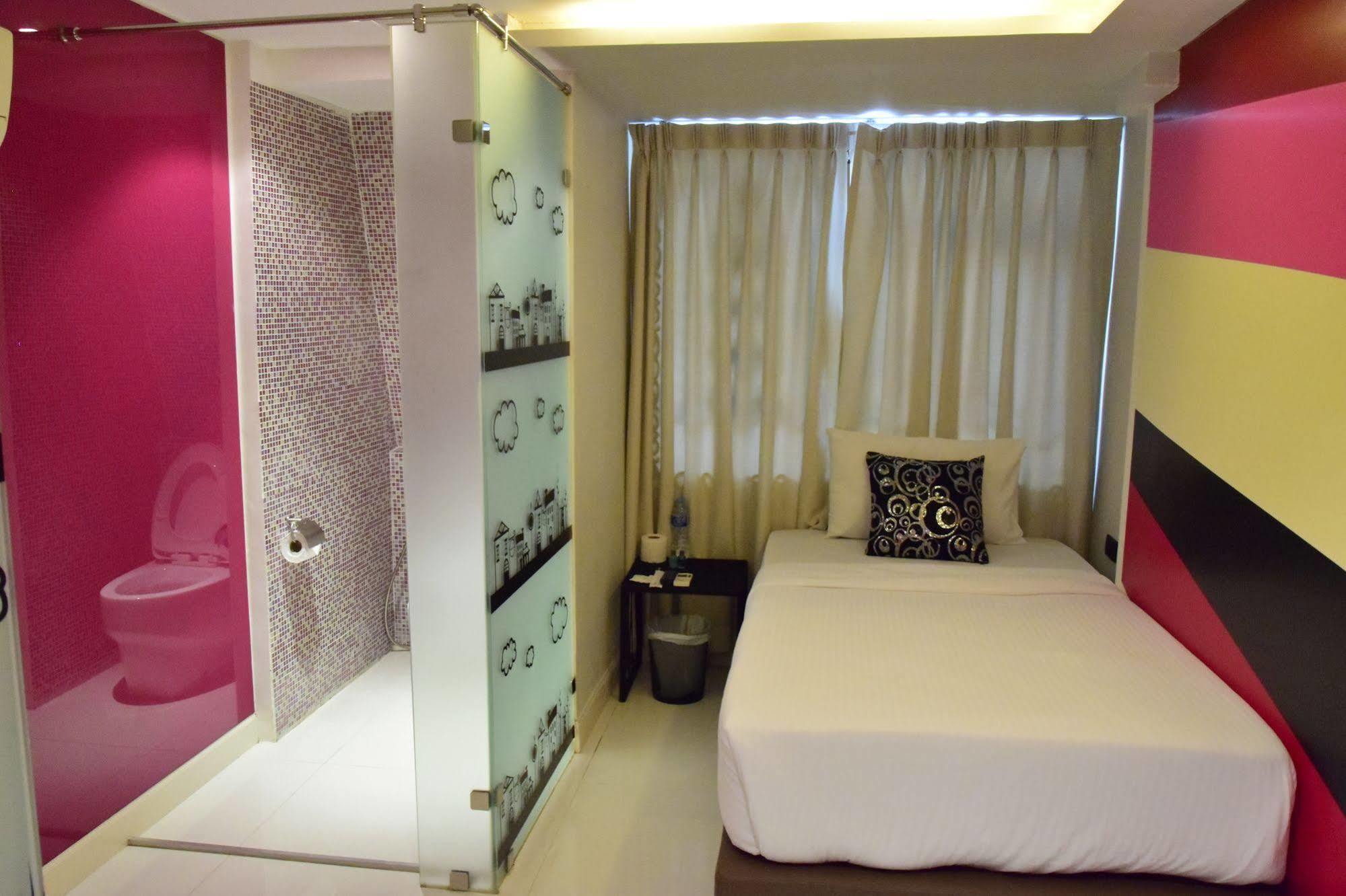 Double Five Hostel Bangkok Exterior photo