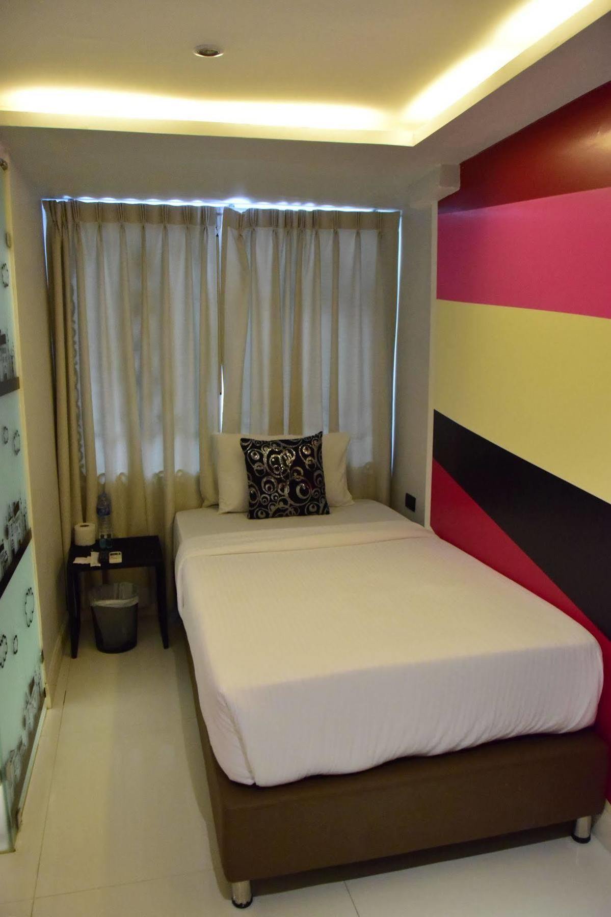 Double Five Hostel Bangkok Exterior photo