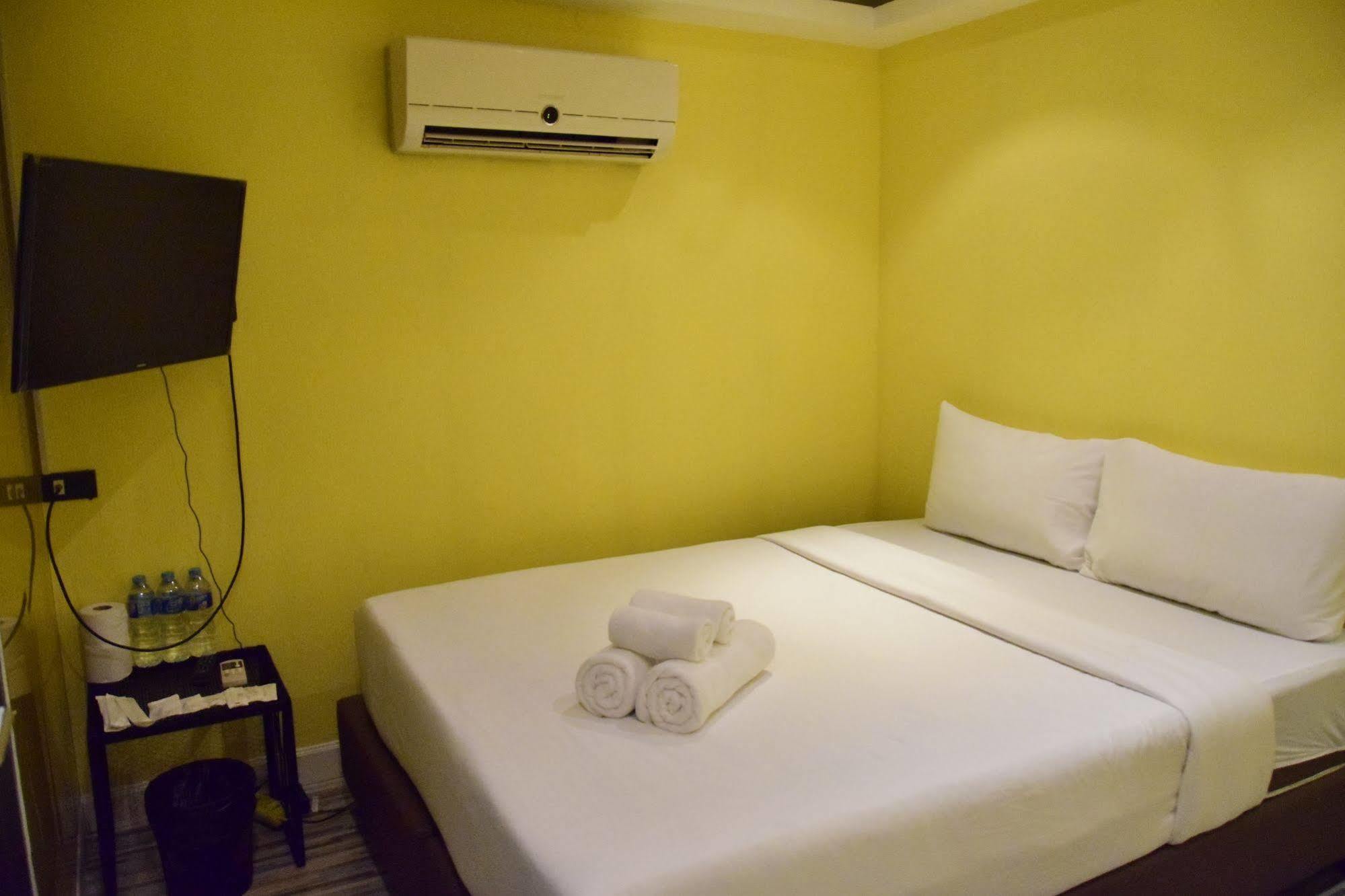 Double Five Hostel Bangkok Exterior photo