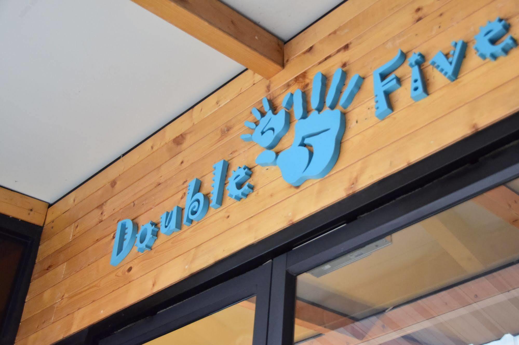 Double Five Hostel Bangkok Exterior photo